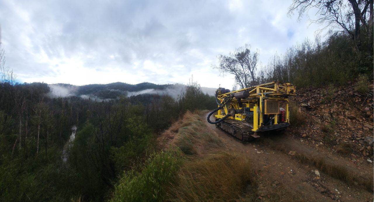 Diamond drilling rig setup for gold exploration project in the Bendigo Goldfields region